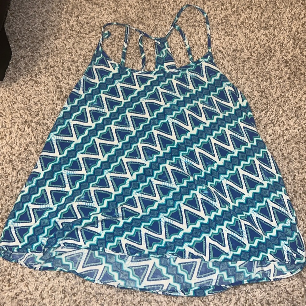 Mudd Size Medium Tank, rip/hole in back